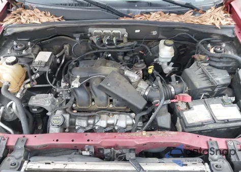 2008 Mercury Mariner V6 z USA, uszkodzony, nr VIN 4M2CU81178KJ17656